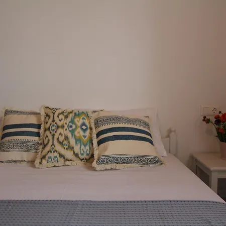 Rouvis With Outdoor Hot Tub *