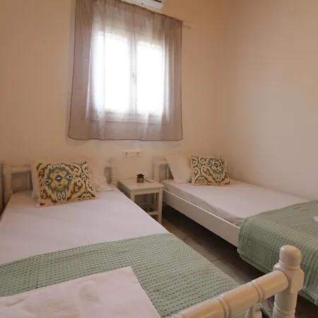 Vila Rouvis With Outdoor Hot Tub *