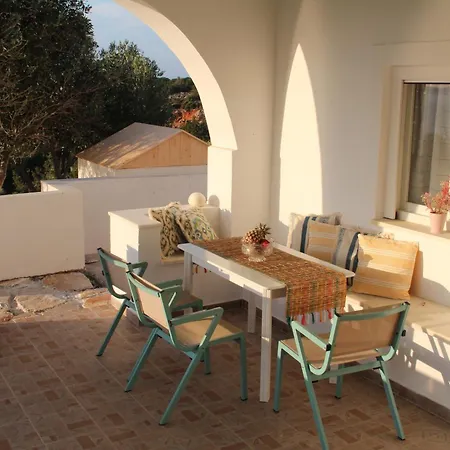 Rouvis With Outdoor Hot Tub Vila *