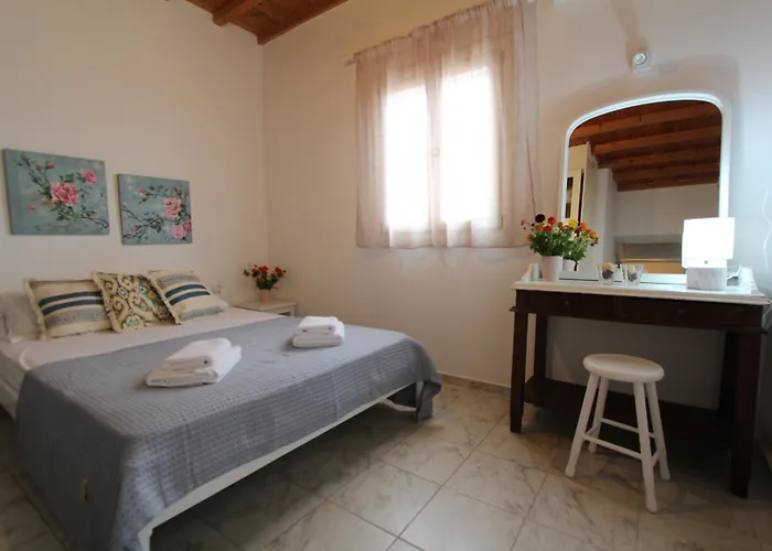 Vila Rouvis With Outdoor Hot Tub