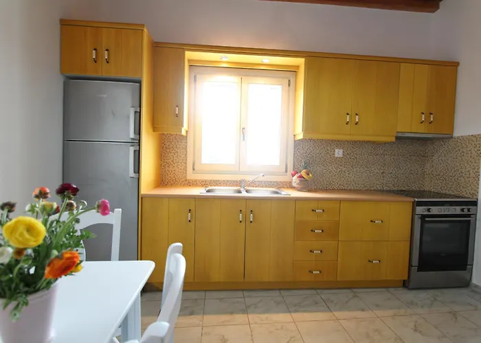 Rouvis With Outdoor Hot Tub Vila