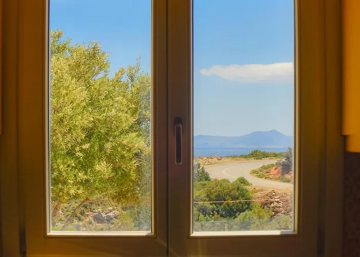 Rouvis With Outdoor Hot Tub Ligaridia