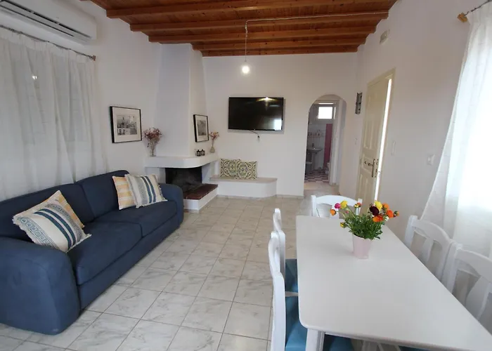 Rouvis With Outdoor Hot Tub *