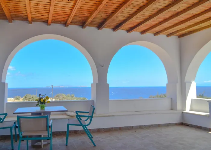 Rouvis With Outdoor Hot Tub Ligaridia