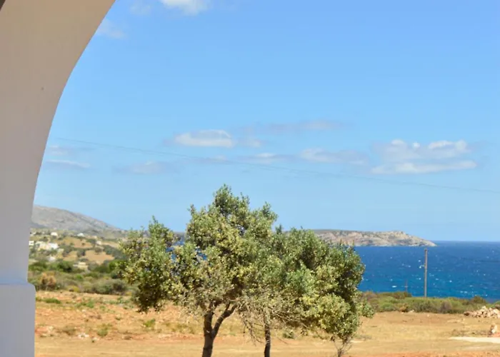 Rouvis With Outdoor Hot Tub Vila Ligaridia