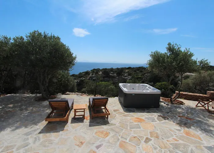 Rouvis With Outdoor Hot Tub Vila *