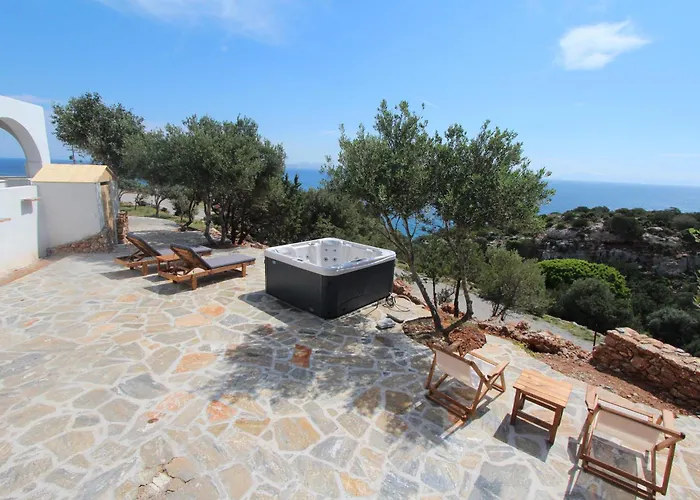 Rouvis With Outdoor Hot Tub