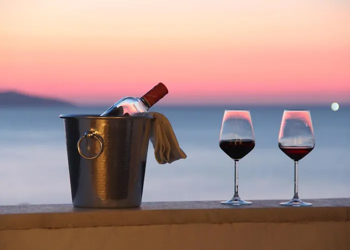 Vila Rouvis With Outdoor Hot Tub *