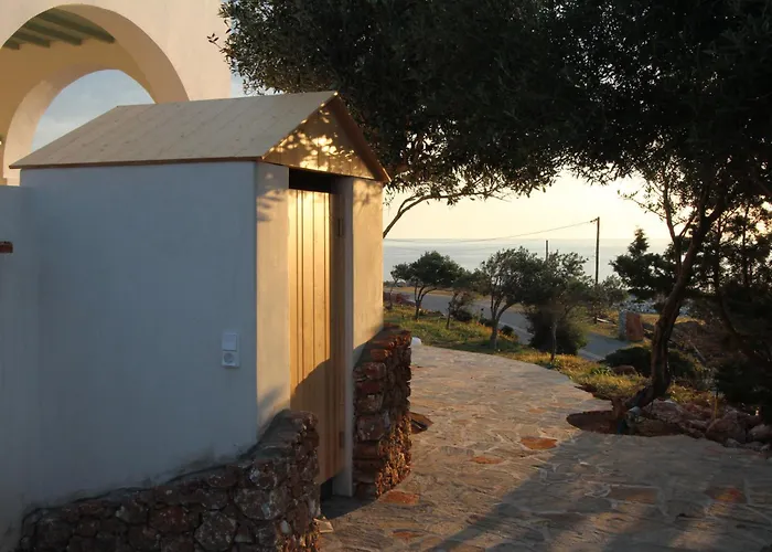 Rouvis With Outdoor Hot Tub Vila Ligaridia