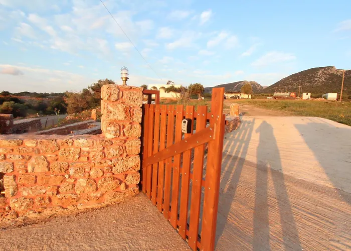 Vila Rouvis With Outdoor Hot Tub *