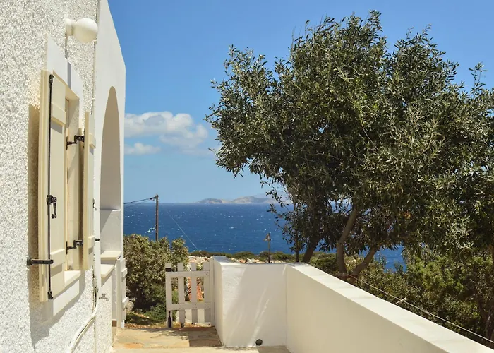 Rouvis With Outdoor Hot Tub Vila