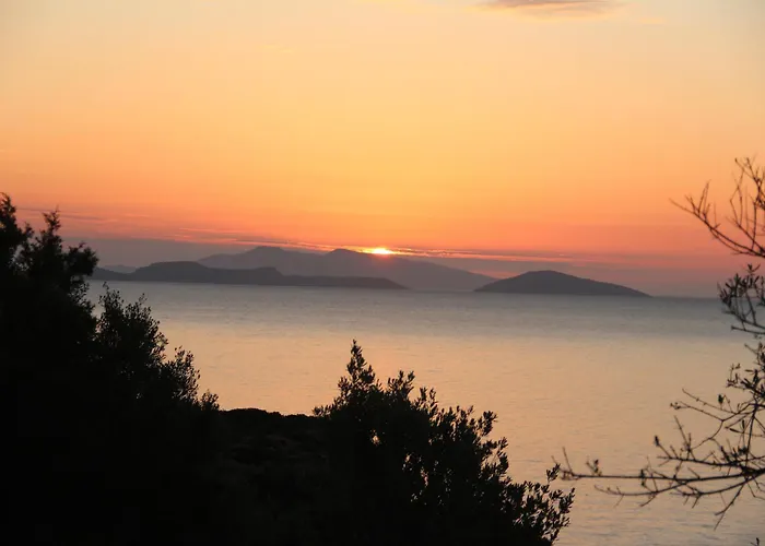 Rouvis With Outdoor Hot Tub * Ligaridia