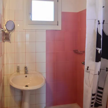 Rouvis With Outdoor Hot Tub Villa Ligaridia