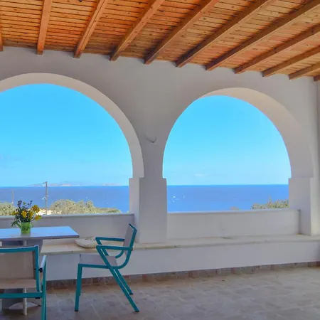 Rouvis With Outdoor Hot Tub Ligaridia