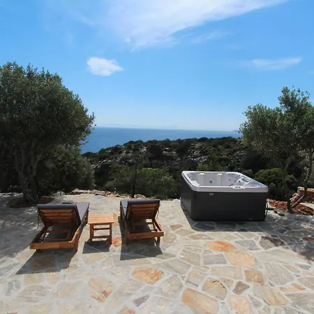 Rouvis With Outdoor Hot Tub Villa *