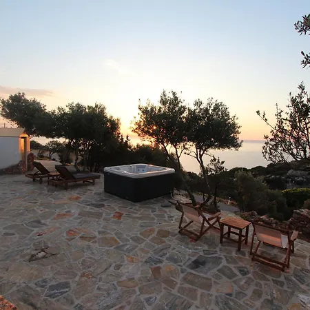 Villa Rouvis With Outdoor Hot Tub *