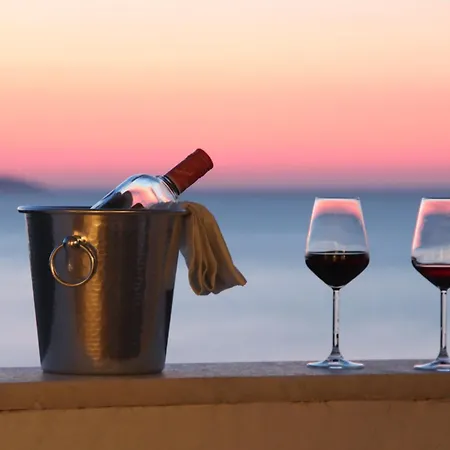 Villa Rouvis With Outdoor Hot Tub *