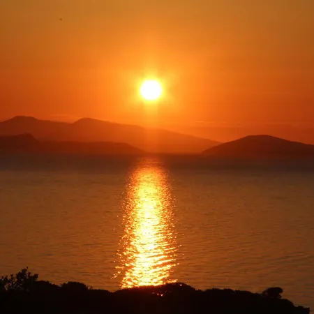 Rouvis With Outdoor Hot Tub Villa