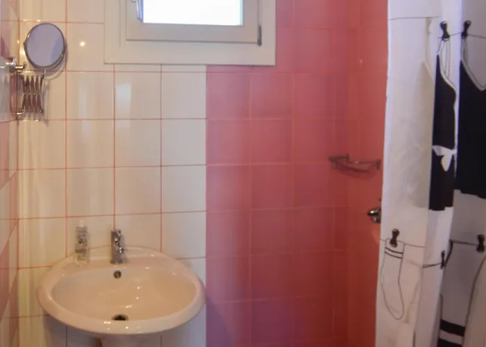 Rouvis With Outdoor Hot Tub Villa Ligaridia