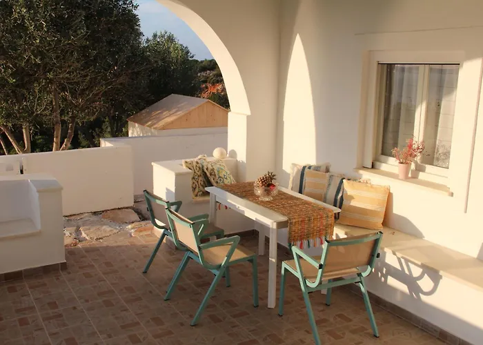 Rouvis With Outdoor Hot Tub Villa *