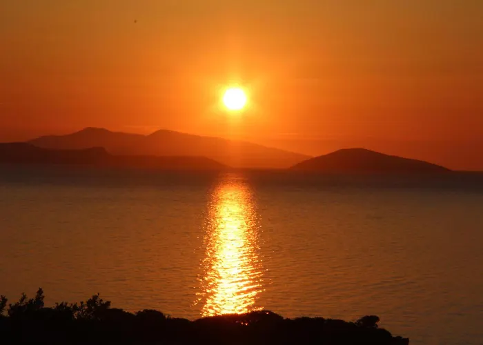 Rouvis With Outdoor Hot Tub Villa